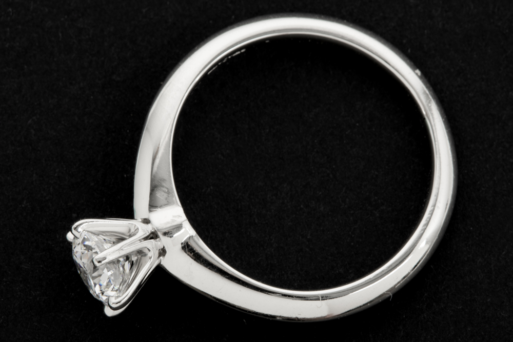 a Tiffany marked ring in platinum with a 0,76 carat high quality brilliant cut diamond with its box, - Image 2 of 4