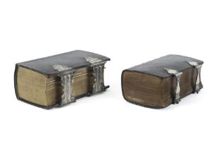 two antique (18th and 19th Cent.) leather bound bibles with mountings in silver || Lot van twee