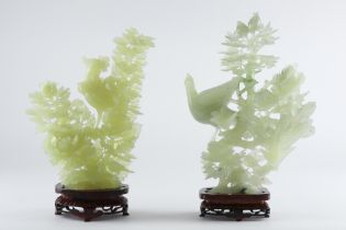 two Chinese jade "Bird" sculptures || Twee Chinese sculpturen in jade : "Vogels" - hoogtes : 27,5 en
