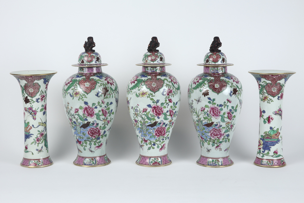 antique 5pc Famille Rose garniture in porcelain with a typical decor with flowers, birds and insects - Image 2 of 4