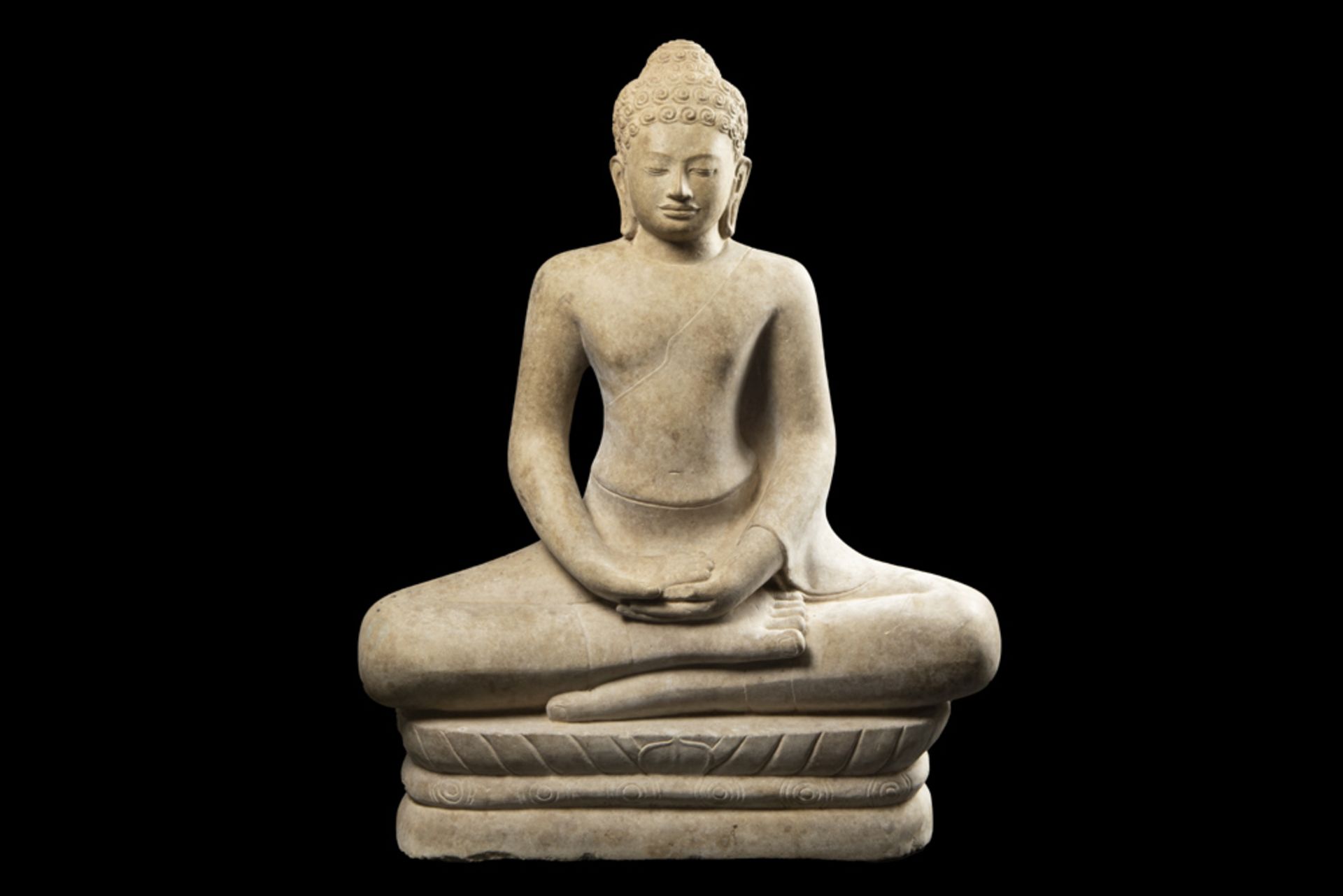 antique oriental "Buddha" sculpture in stone || Antieke Oosterse sculptuur in steen : "Zittende
