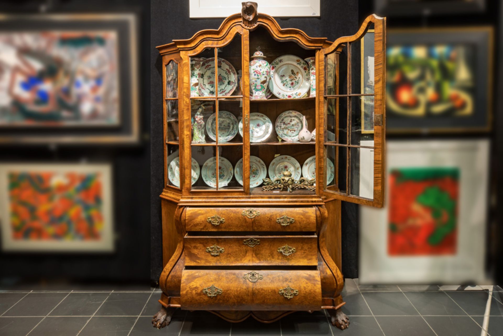 small antique display cabinet in burr wood and walnut || Klein antiek kabinet in wortelhout en - Bild 2 aus 3