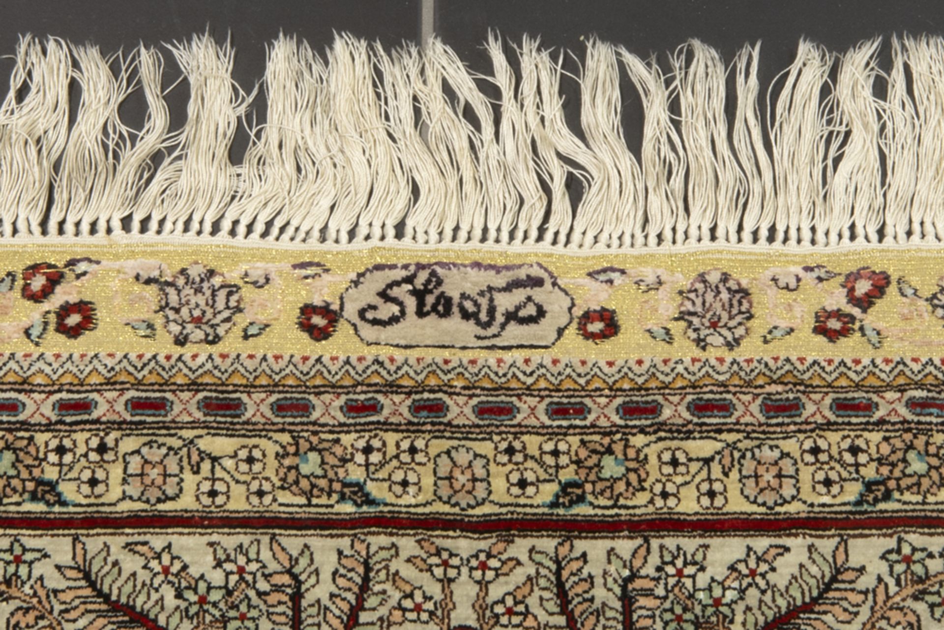 Finely knotted Saph (praying rug) in silk and gold threat || Fijn geknoopte Saph in zijde op zijde - Bild 2 aus 3