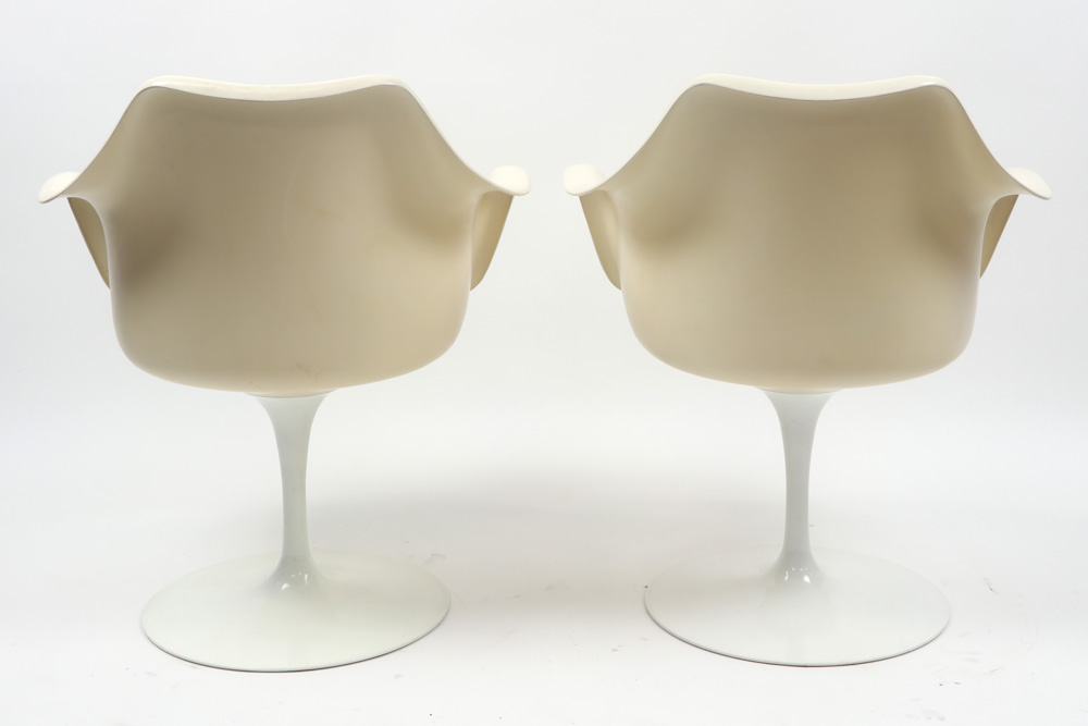 two sixties' Eero Saarinen "Tulip" design armchairs - marked Knoll || EERO SAARINEN (1910 - 1961) - Image 3 of 5