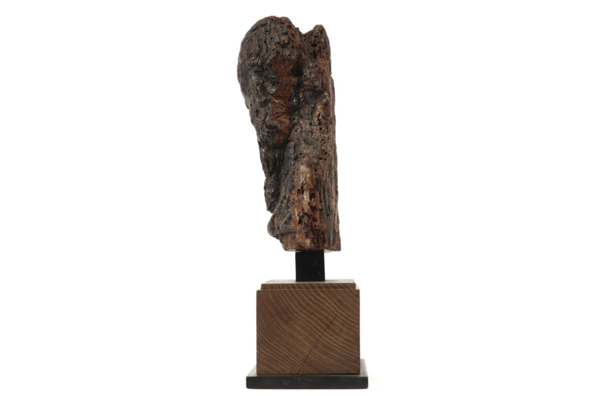 17th Cent. remain of a sculpture in wood of a bust || Restant van een zeventiende eeuwse houten - Image 4 of 4
