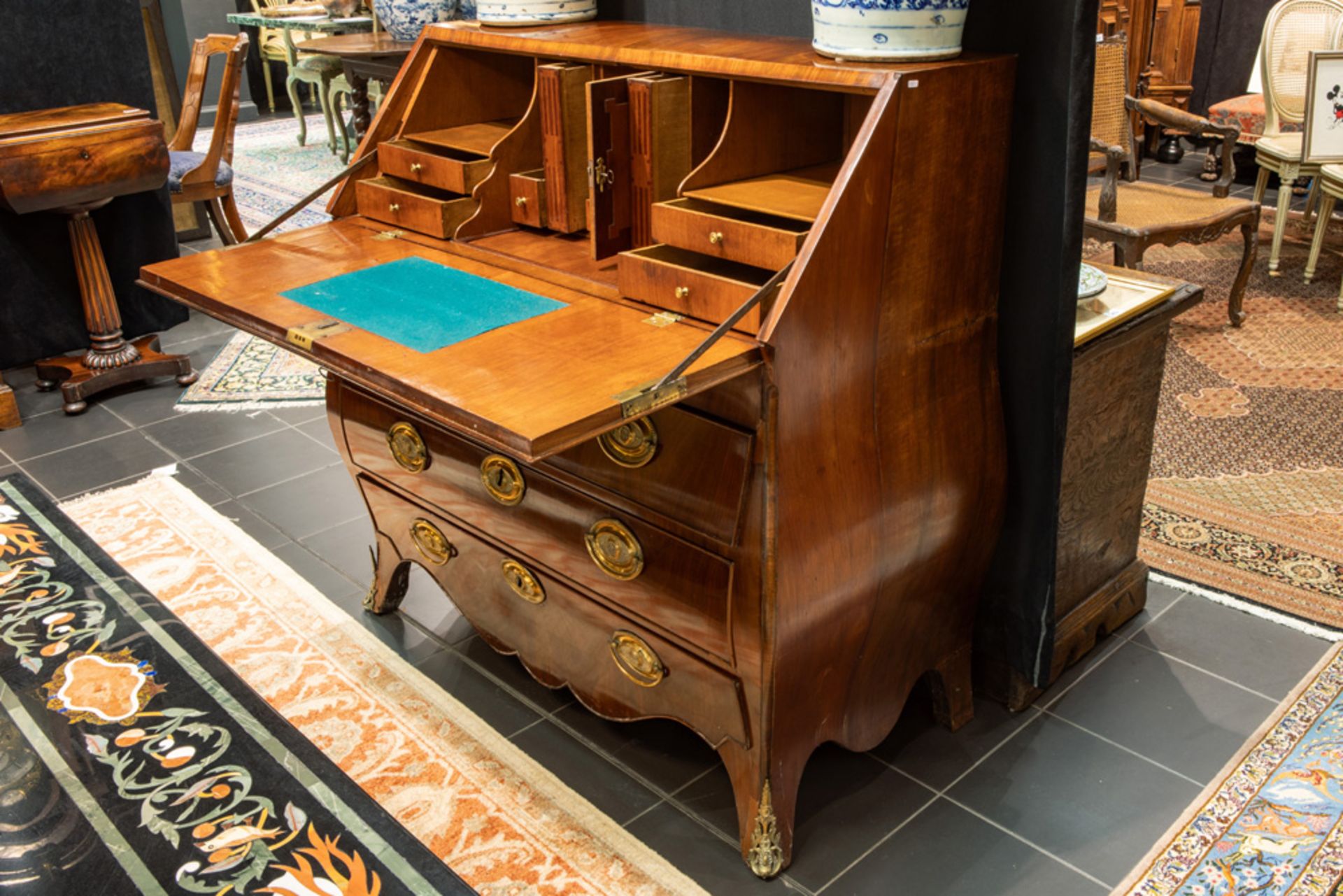 18th Cent. Dutch neoclassical mahogany bureau || Achttiende eeuwse Nederlandse neoclassicistische - Bild 2 aus 2