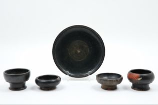five small Ancient Greece dishes in black varnished earthenware || OUD GRIEKENLAND - 4° /3° EEUW