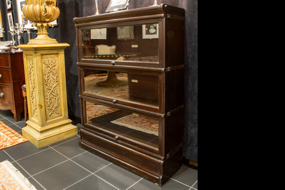 "Globe Wernicke - London" marked bookcase || GLOBE WERNICKE - LONDON bibliotheekje met drie