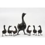 20th Cent. set in wrought iron with a duck and her chicks || 20ste eeuwse set (7 stuks) in