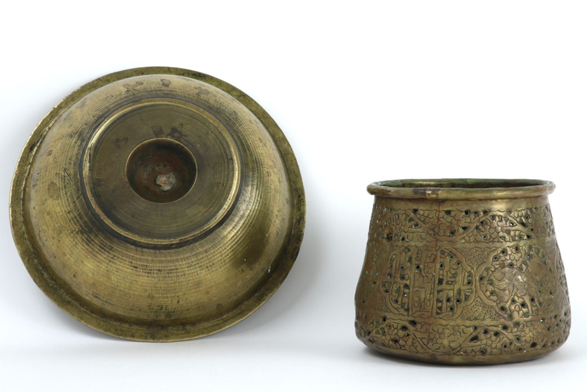 two antique brass items (from Egypt and India) || Lot van twee antieke items in koper (Egypte en - Bild 3 aus 5