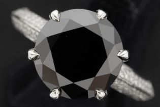 a 5,60 carat black high quality brilliant cut diamond set in a ring in white gold (18 carat) with