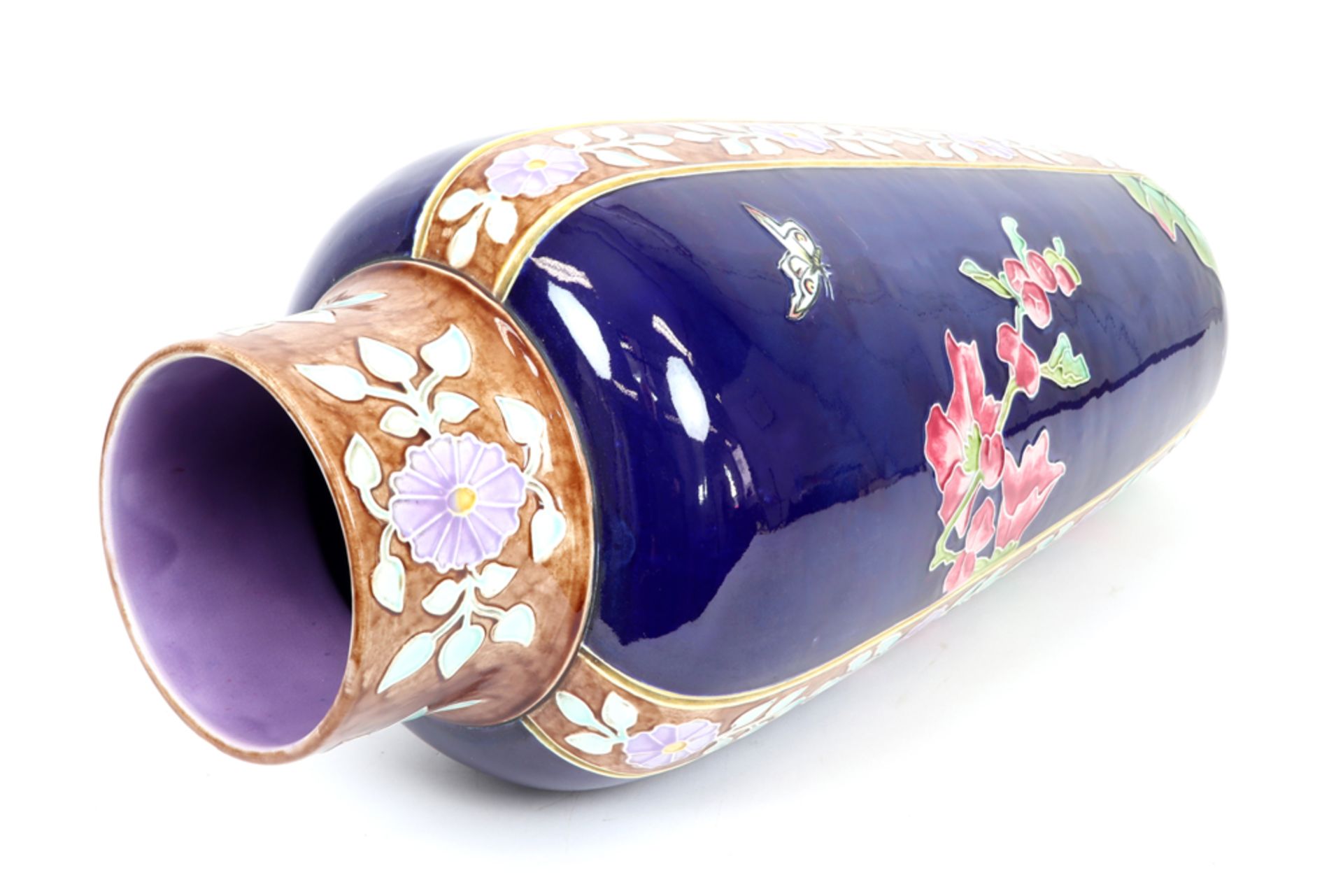 Art Nouveau vase in St-Amand marked ceramic || Art Nouveau-vaas in faïence, gemerkt "St-Amand", - Bild 4 aus 6