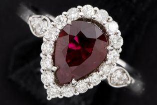 ring in white gold (18 carat) with a pear shaped Burmese ruby surrounded by circa 0,40 carat of very
