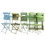 seventeen old foldable bistro chairs || Lot van 17 oude toeplooibare bistrostoelen