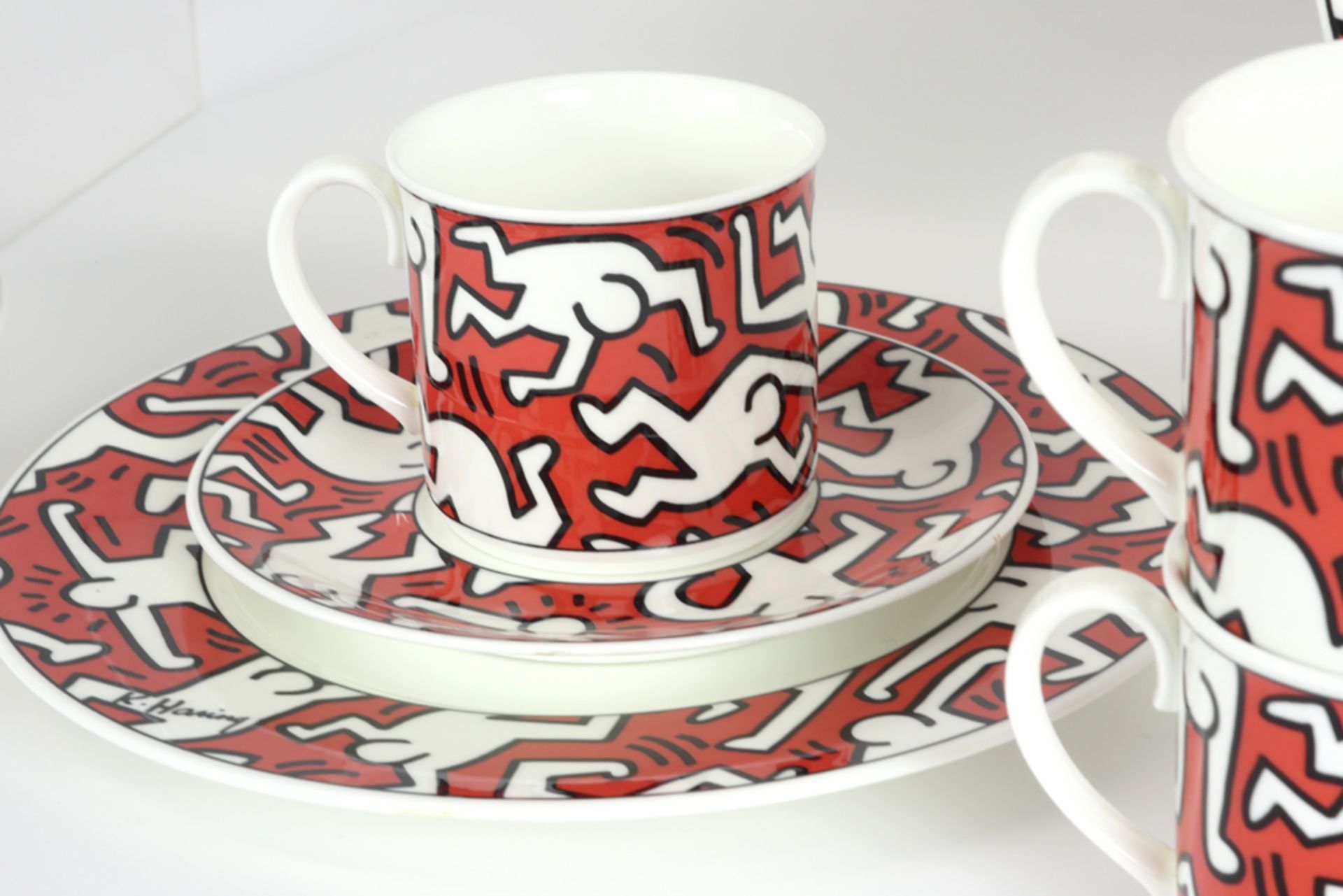 set with 16pcs of marked porcelain with a decor with typical Keith Haring figures edition by the - Bild 4 aus 5