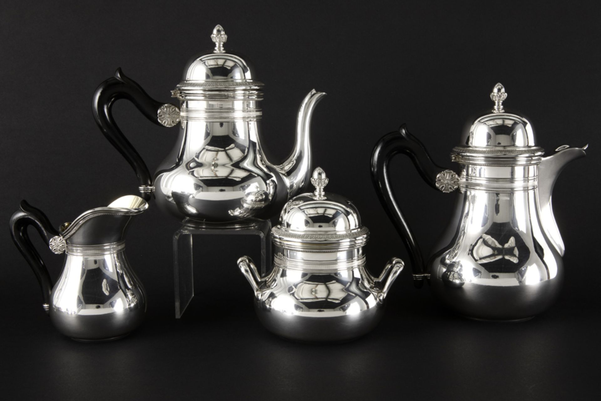 Belgian 4pc neoclassial coffee and tea-set in marked silver || Belgisch vierdelig - Image 2 of 3