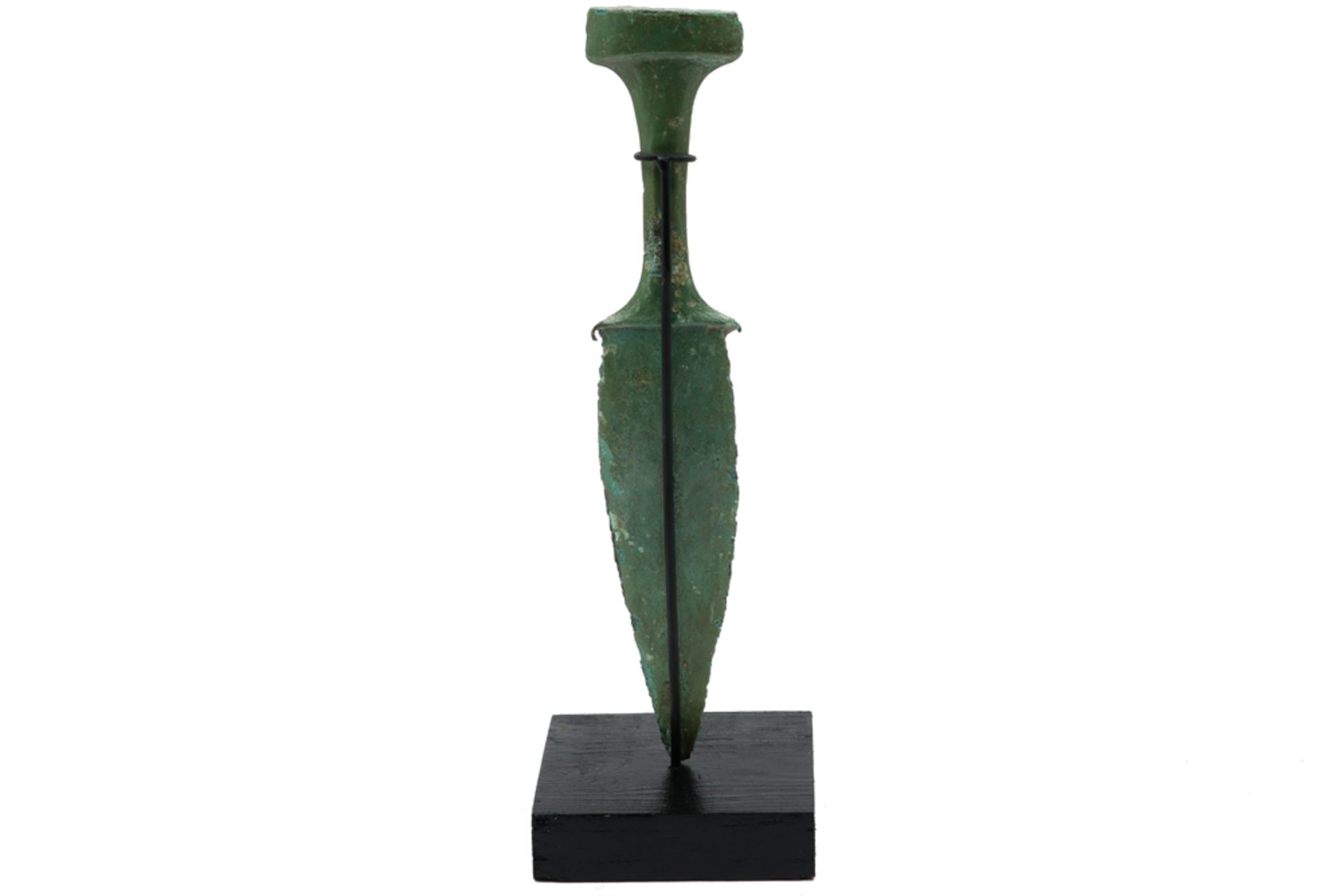 Ancient Orient dagger in bronze with a beautiful patina || OUDE OOSTEN - ca 1200 tot 800 BC dolk - Image 2 of 3