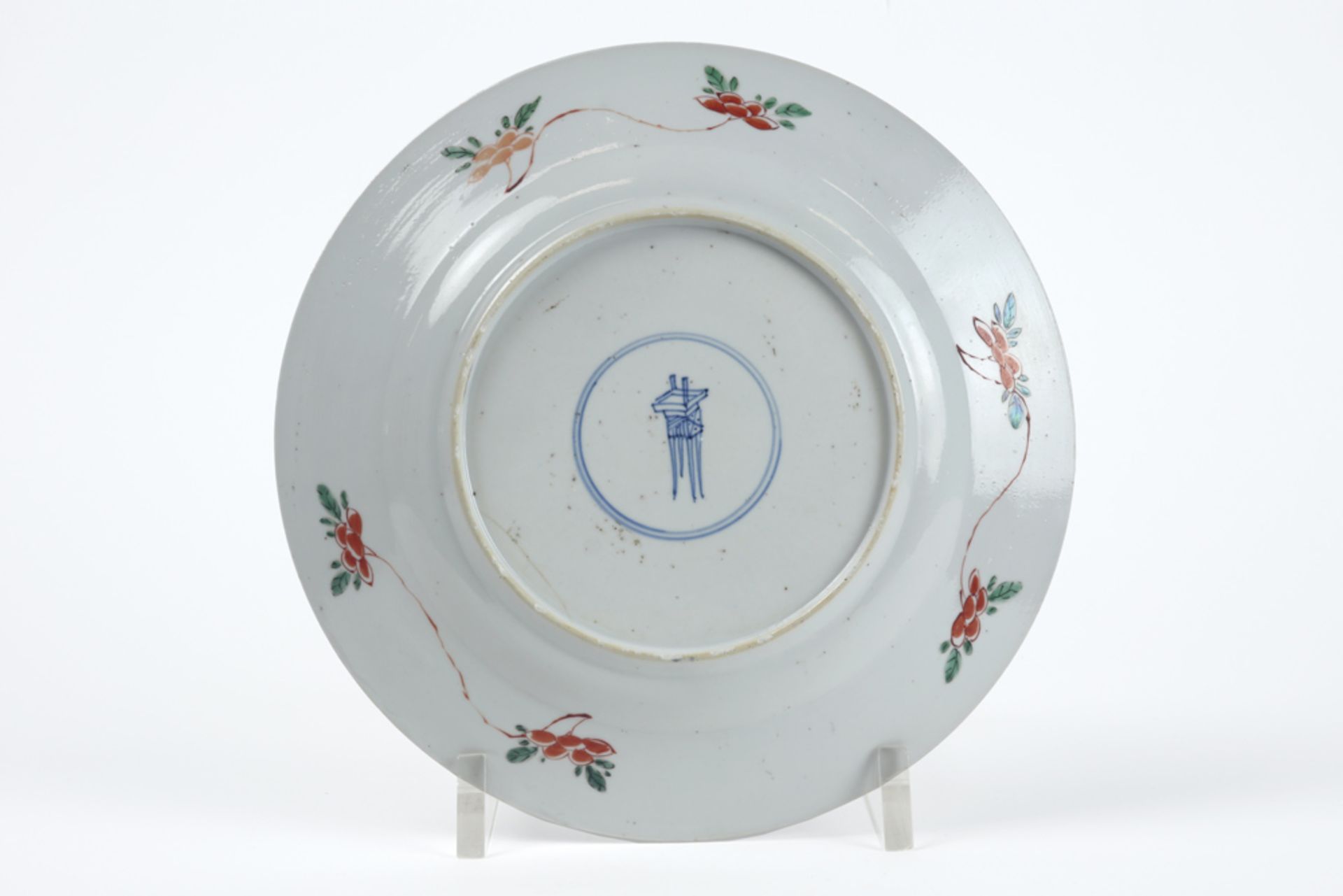 17th/18th Cent. Chinese Kang Xi period plate in marked in porcelain with a Famille Verte decor || - Bild 2 aus 2