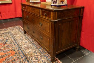 antique Louis XVI style chest of drawers from Namur in oak with inlay || Antieke Naamse Lodewijk