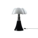 Gae Aulenti "Pipistrello" design lamp marked Martinelli Luce || GAE AULENTI (1927 - 2012) zgn "