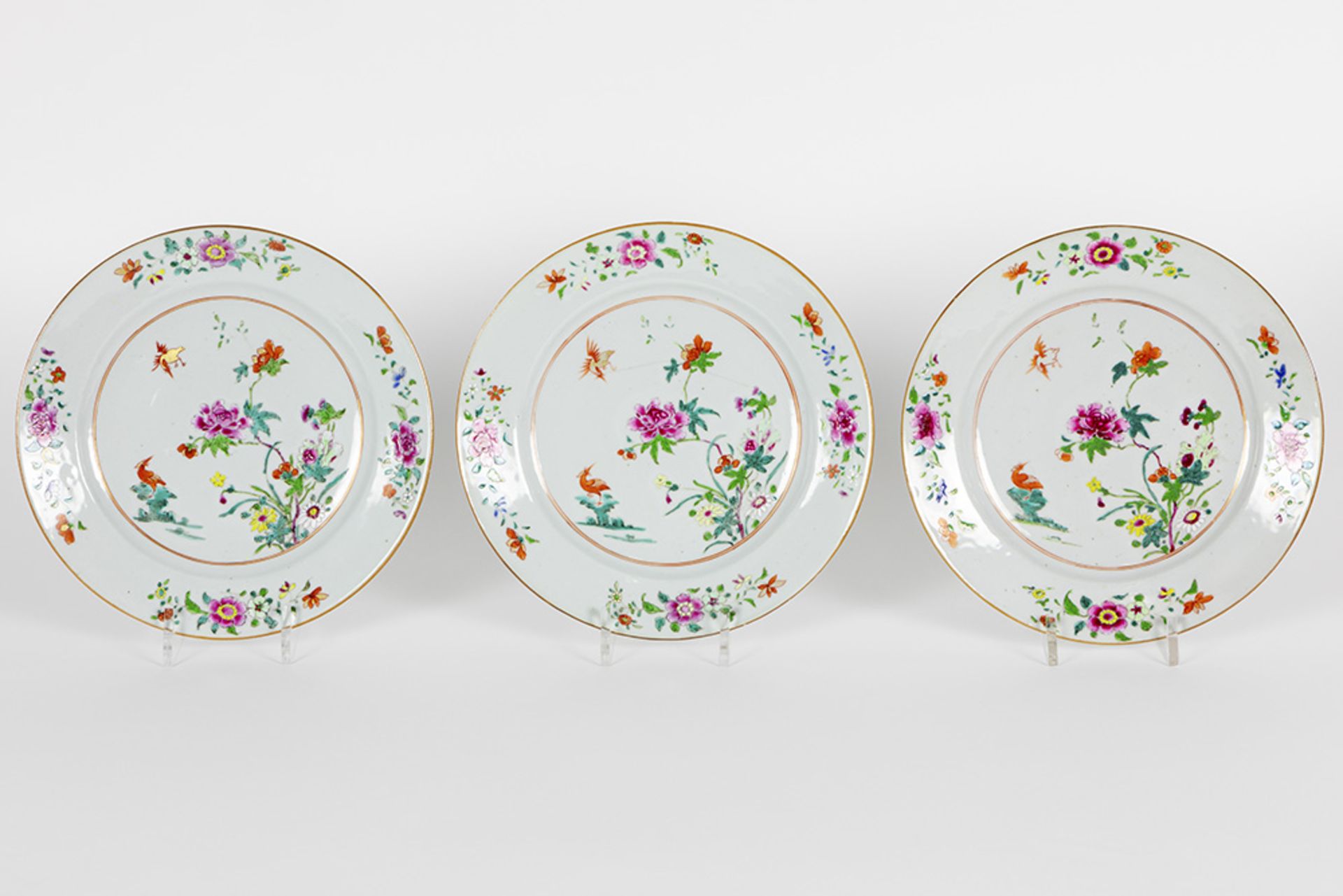 set of six 18th Cent. Chinese plates in porcelain with a floral 'Famille Rose' decor with birds - Bild 2 aus 5