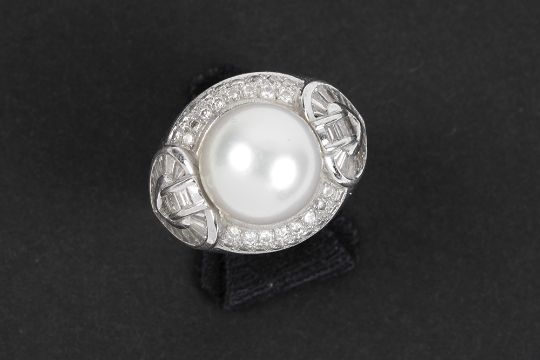 ring in white gold (18 carat) with a Southsea pearl and ca 0,60 carat of quality brilliant cut - Image 1 of 2