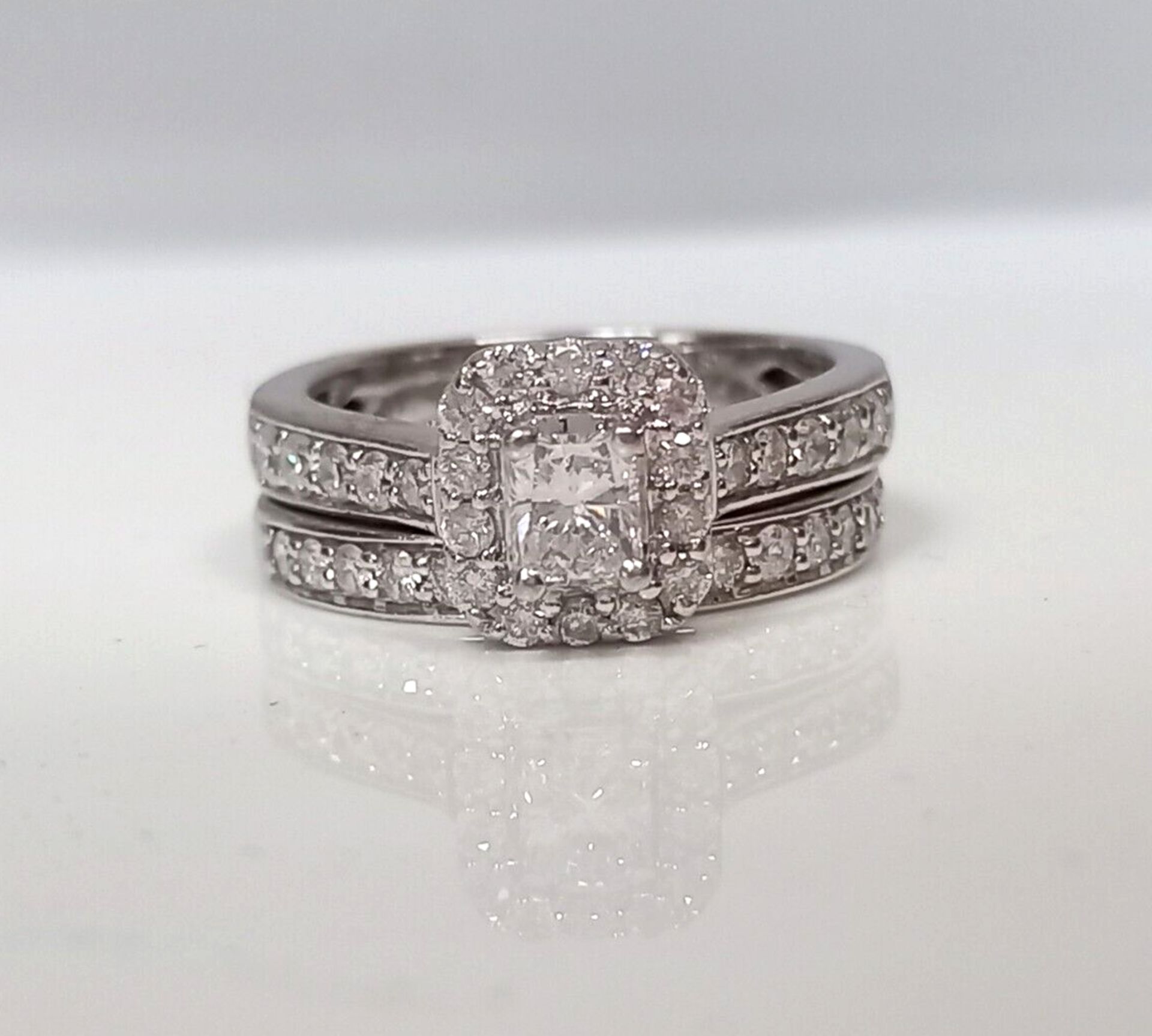 1CT SET/ PLATINUM ASSCHER CUT & ROUND DIAMOND ENGAGEMENT RING & WEDDING BAND - Image 3 of 4