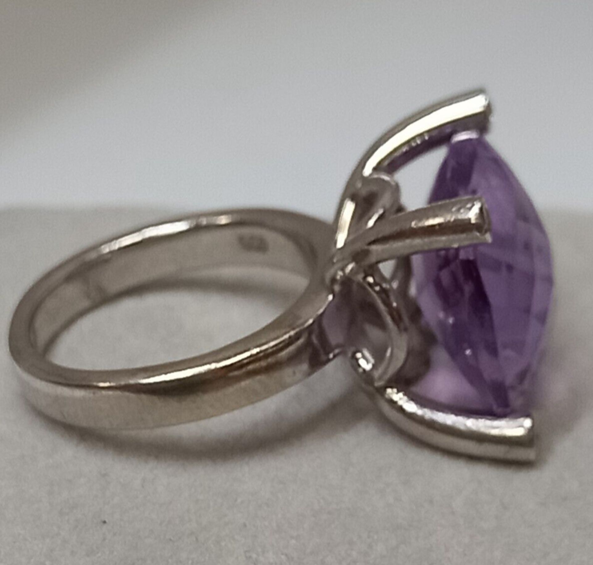 LARGE AMETHYST & DIAMOND SILVER RING - Image 5 of 5