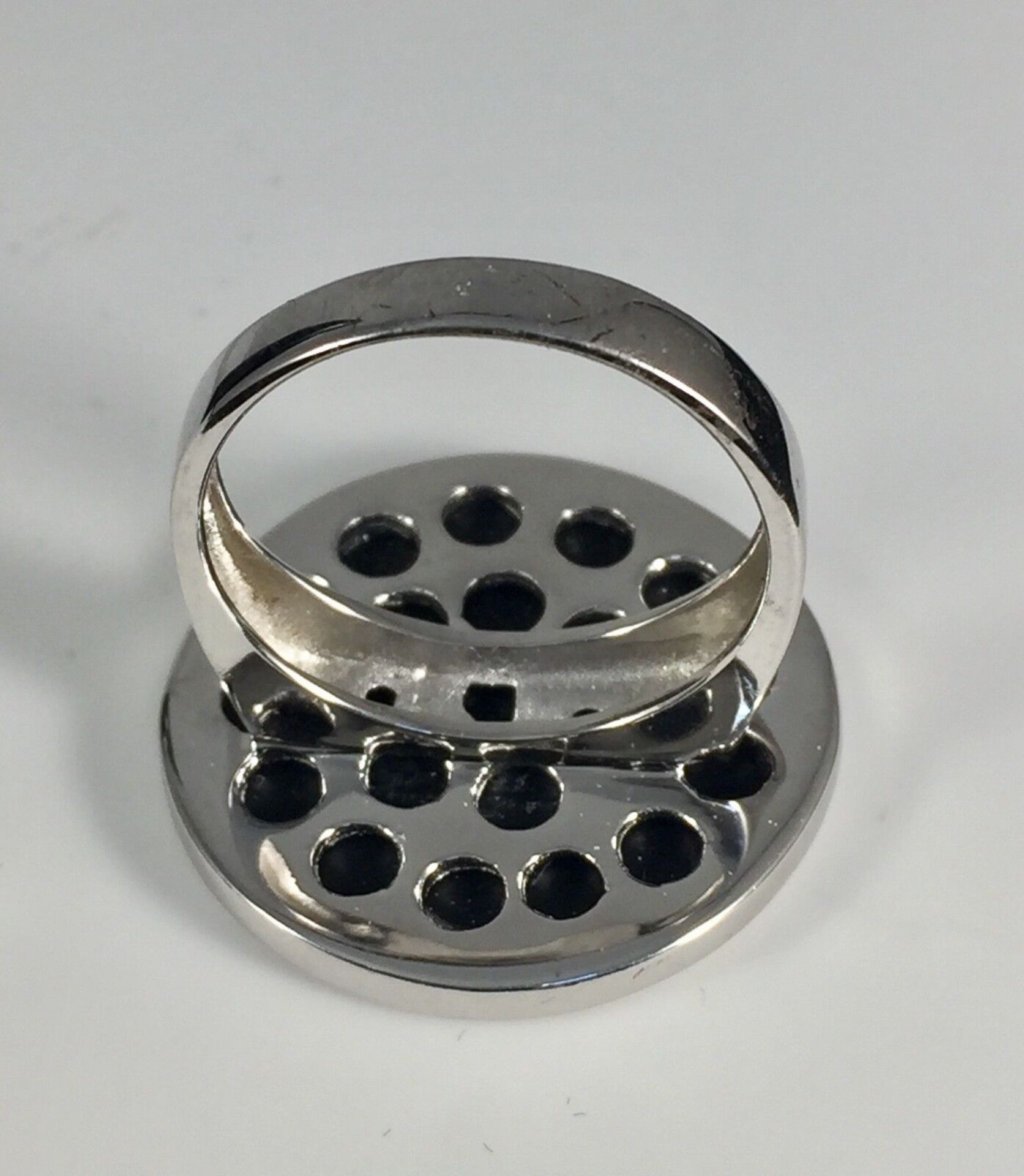 BLACK DISC FASHION RING IN STERLING SILVER - Image 5 of 5