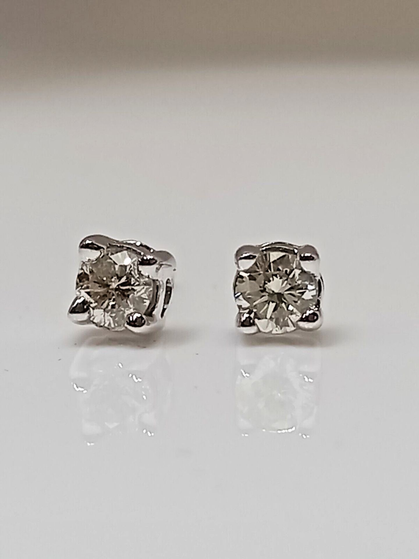 0.50CT DIAMOND STUD EARRINGS 18CT WHITE GOLD IN GIFT BOX WITH VALUATION CERTIFICATE OF £2495 - Image 5 of 5