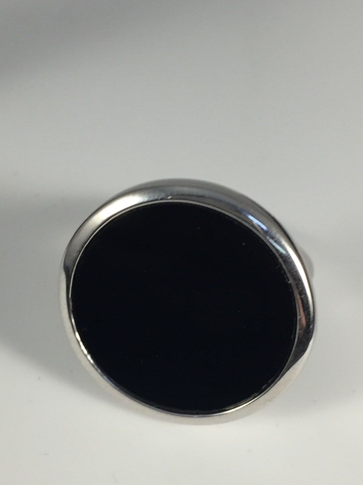 BLACK DISC FASHION RING IN STERLING SILVER - Image 3 of 5