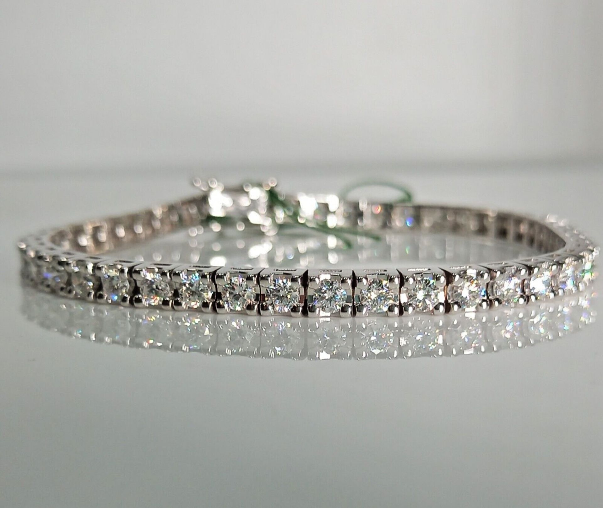 4CT DIAMOND TENNIS BRACELET 18CT WHITE GOLD IN GIFT BOX WITH VALUATION CERTIFICATE OF £9995