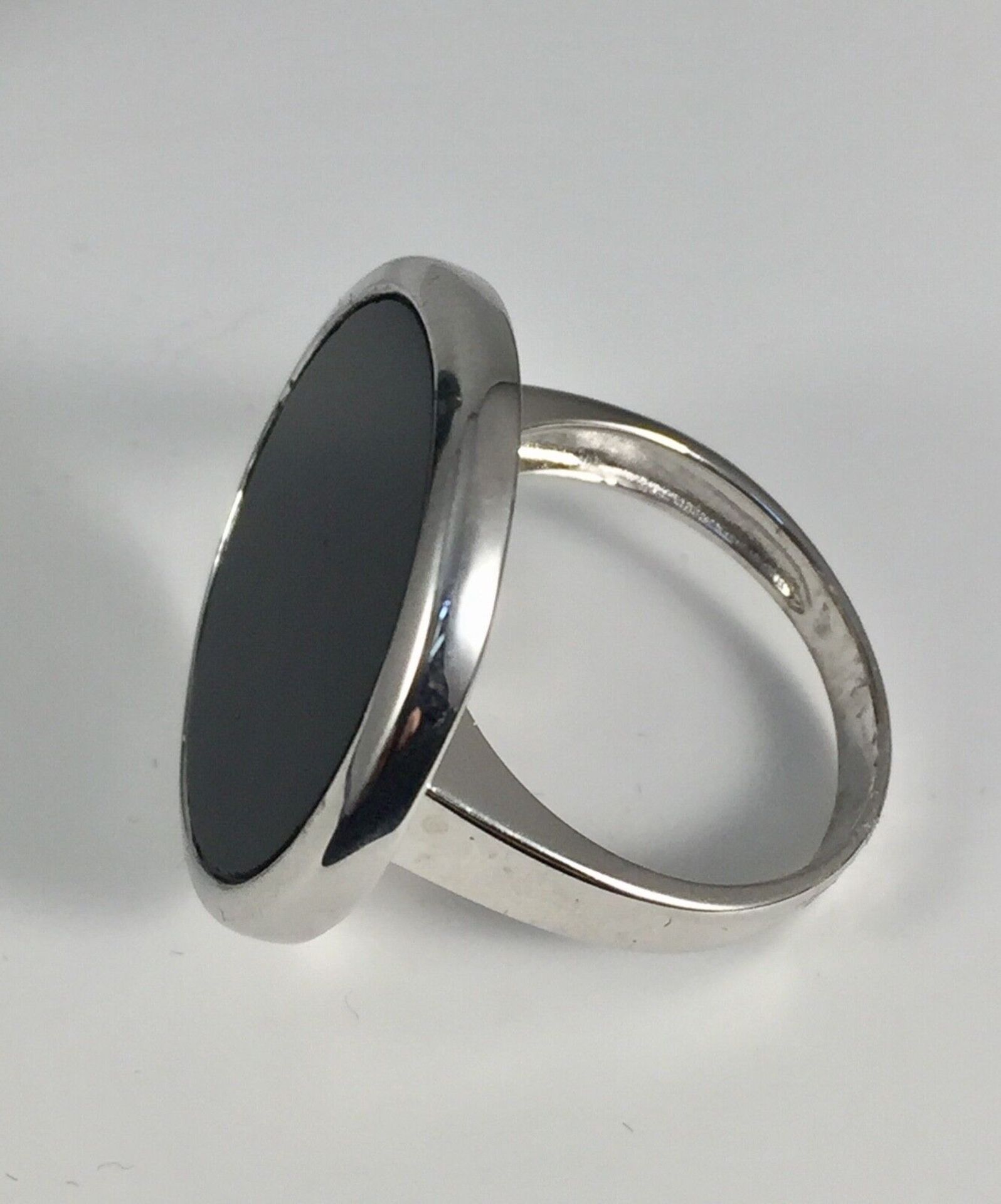 BLACK DISC FASHION RING IN STERLING SILVER - Image 4 of 5