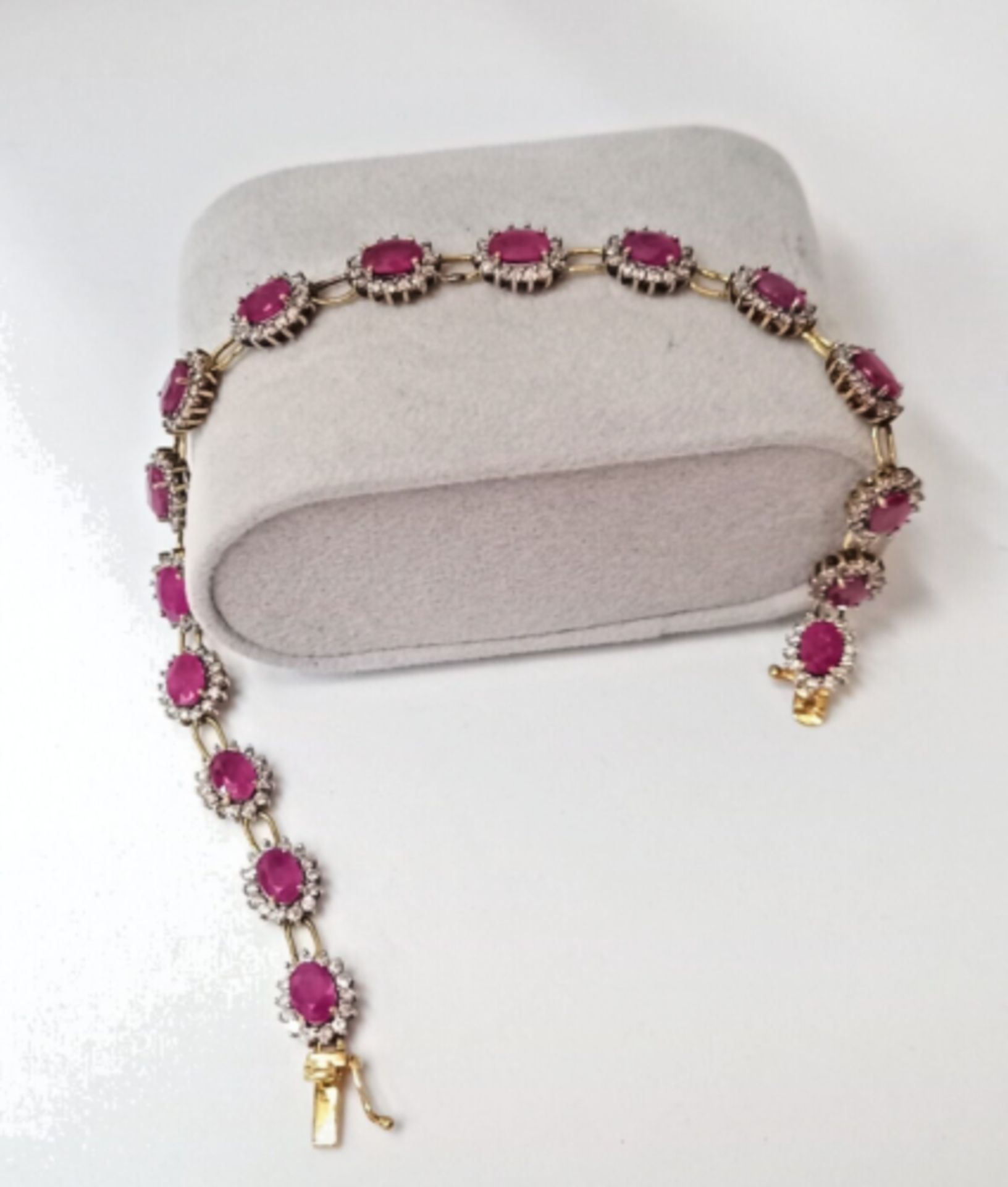 8CT RUBY 2.25CT DIAMOND BRACELET 18CT YELLOW GOLD WITH GIFT BOX AND VALUATION CERTIFICATE OF £4900