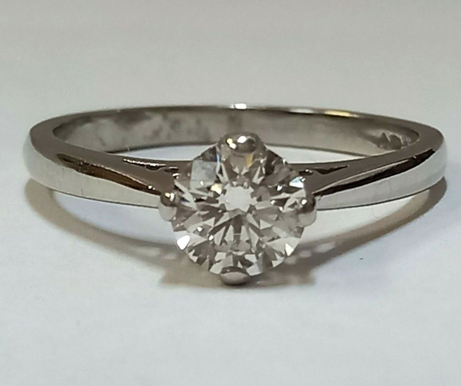 0.72 DIAMOND PLATINUM SOLITAIRE ENGAGEMENT RING/WHITE GOLD + GIFT BOX + VALUATION CERT OF £3795 - Image 4 of 8