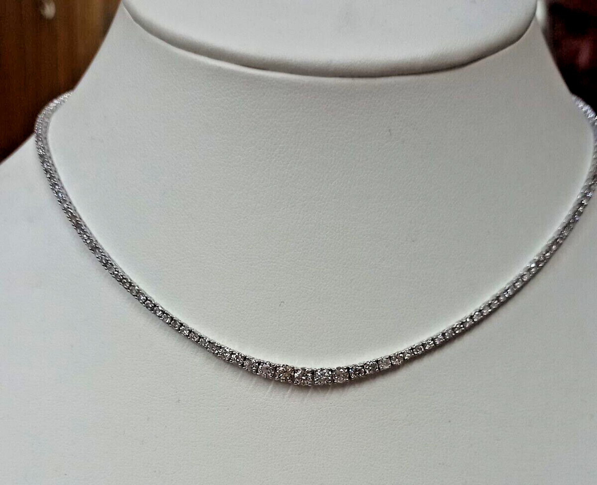 18CT WHITE GOLD GRADUATED 3/4 WAY 2.50 CARATS DIAMOND TENNIS NECK.ACES WITH VALUATION OF £7995 - Image 2 of 6