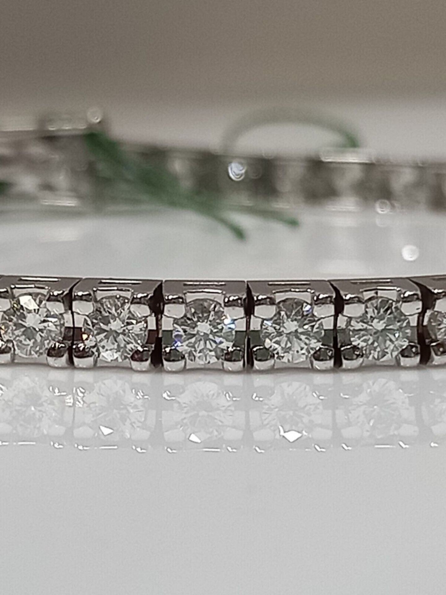 4CT DIAMOND TENNIS BRACELET 18CT WHITE GOLD IN GIFT BOX WITH VALUATION CERTIFICATE OF £9995 - Image 4 of 5