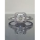 1.05CT PRINCESS CUT DIAMOND HALO ENGAGEMENT RING/18CT WHITE GOLD +GIFT BOX + VALUATION CERT OF £5500