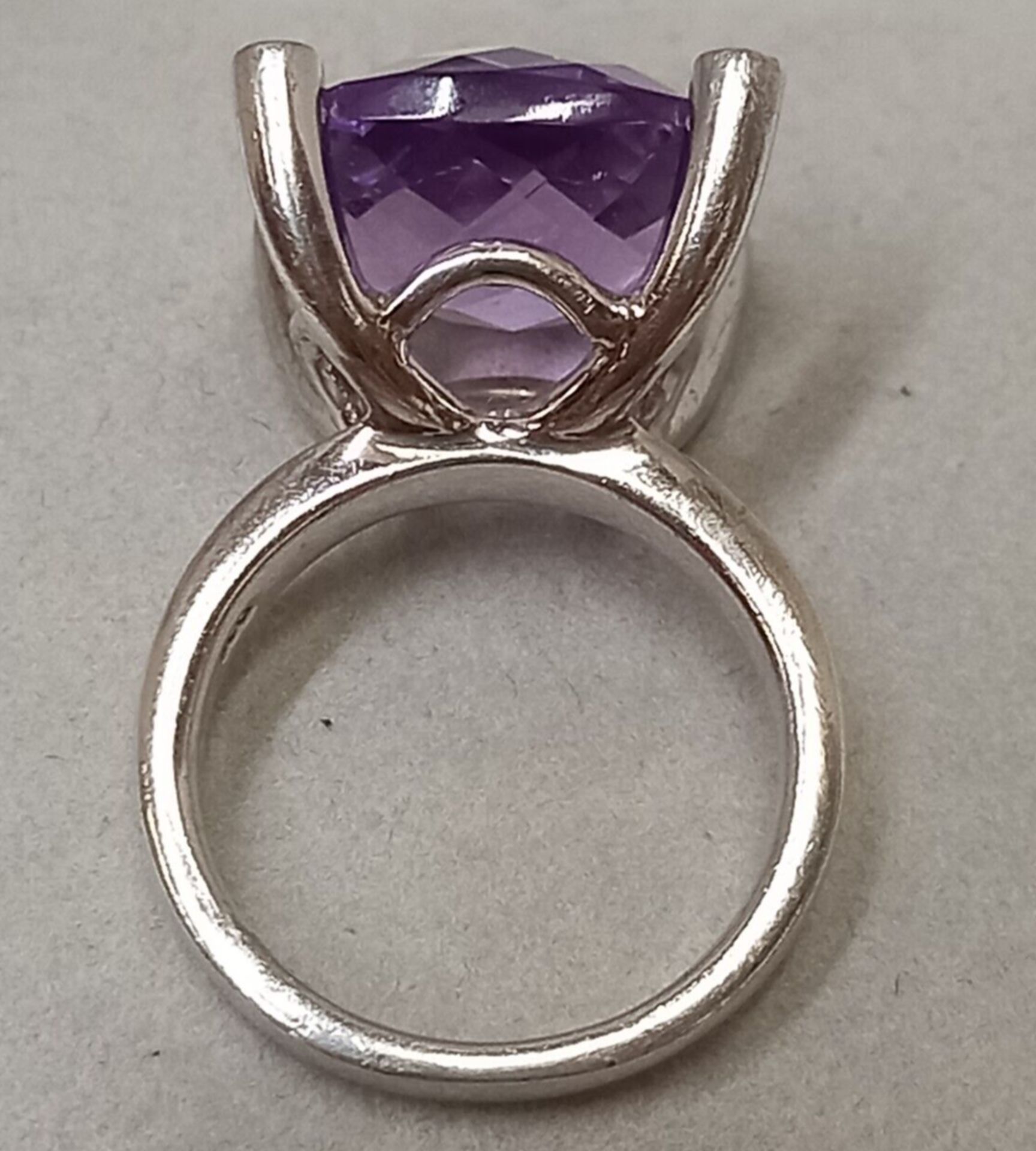 LARGE AMETHYST & DIAMOND SILVER RING - Image 3 of 5
