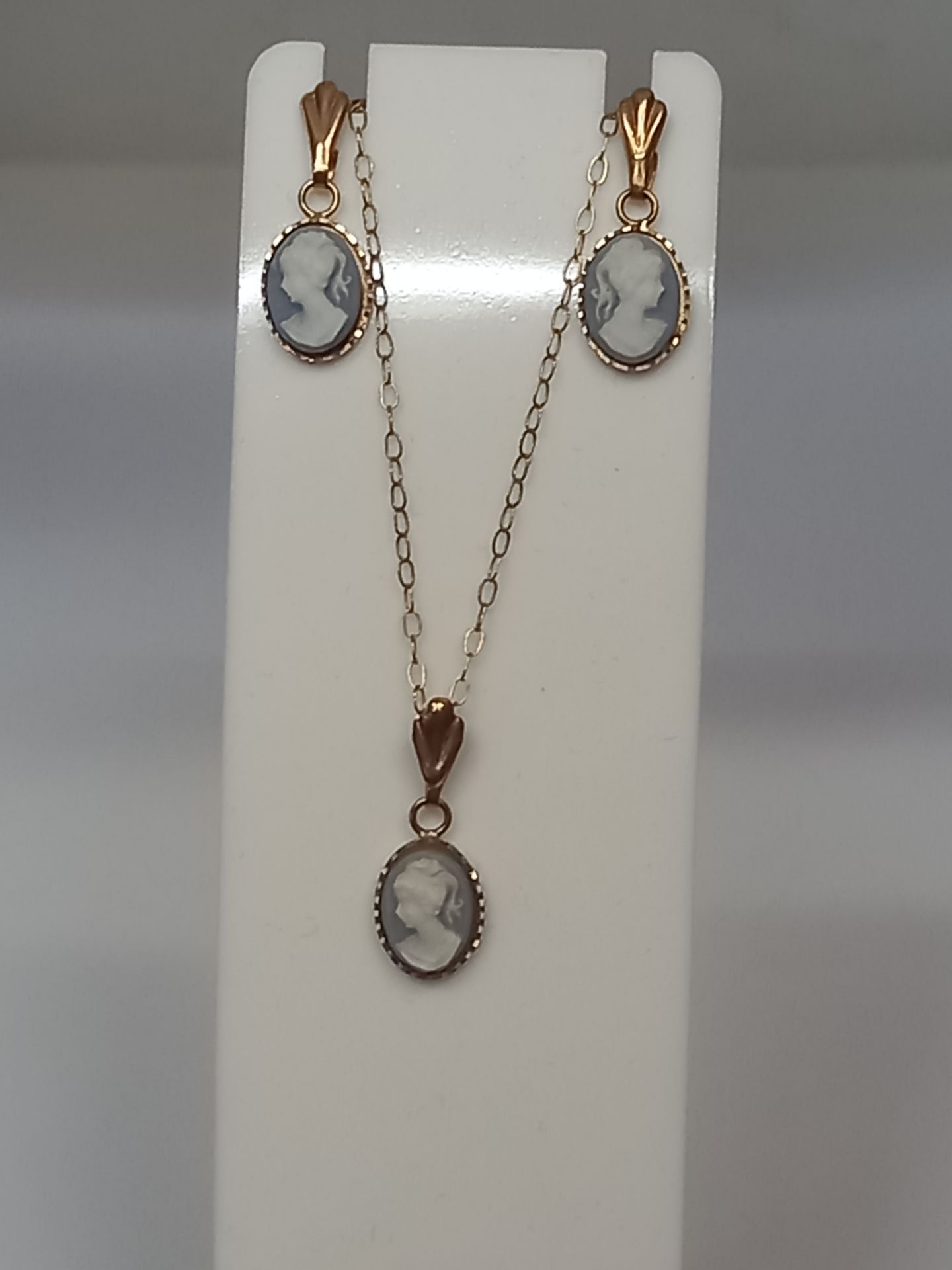 DELICATE 9CT GOLD NECKLACE & EARRING SET - Image 3 of 5