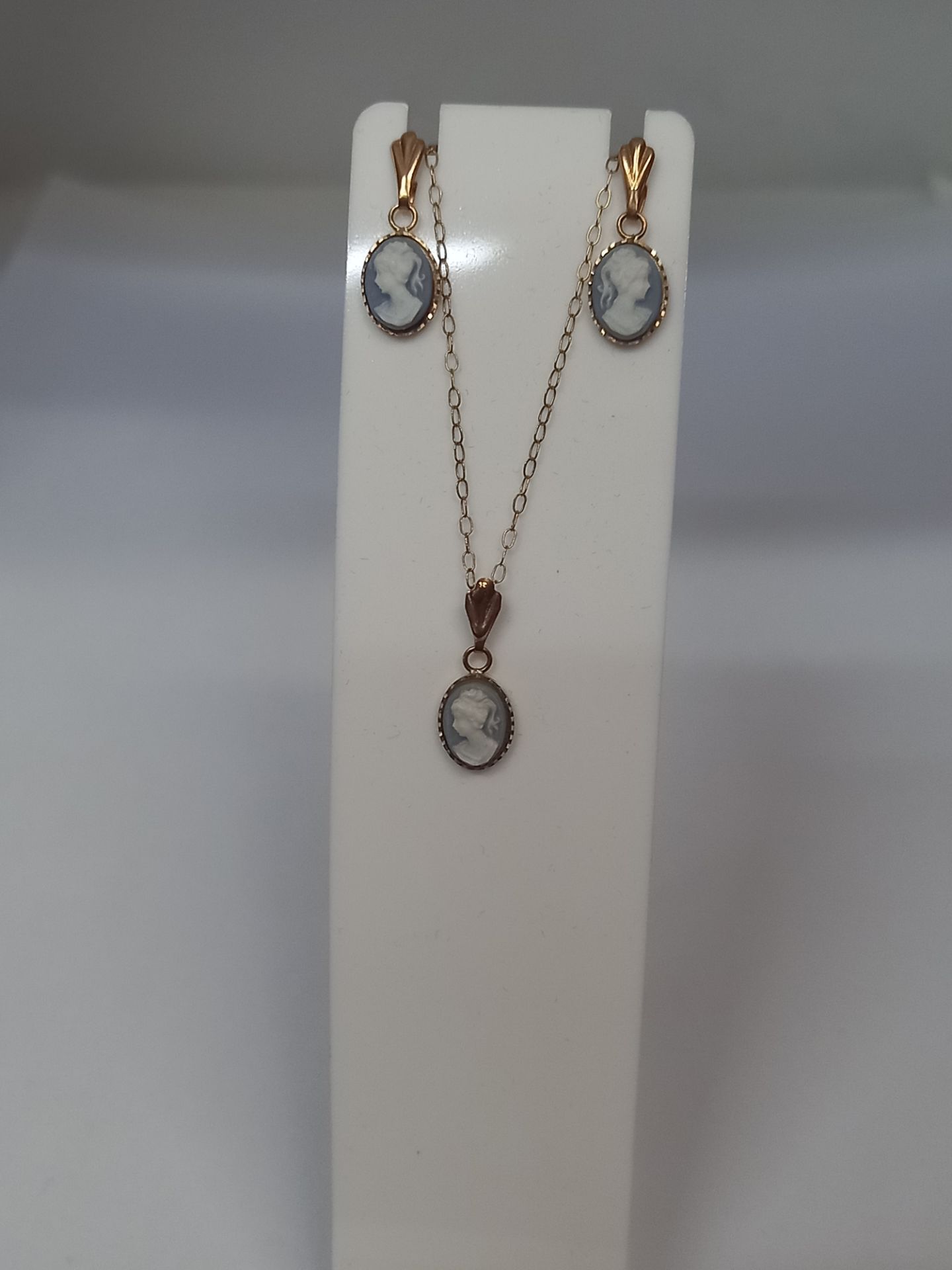 DELICATE 9CT GOLD NECKLACE & EARRING SET - Image 2 of 5