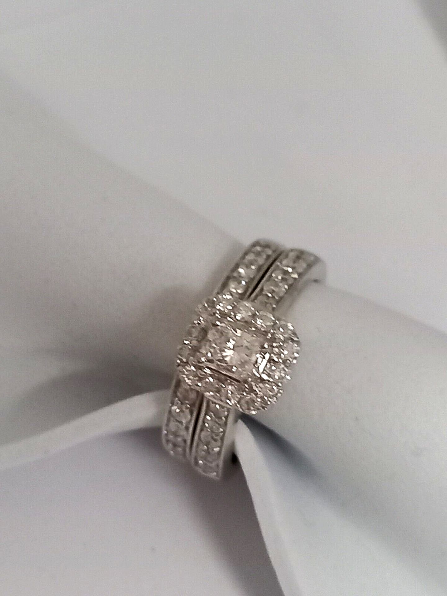 1CT SET PLAT ASSCHER CUT & ROUND DIAMOND ENGAGEMENT RING&WEDDING BAND+VALUATION CERTIFICATE £5850 - Image 4 of 4