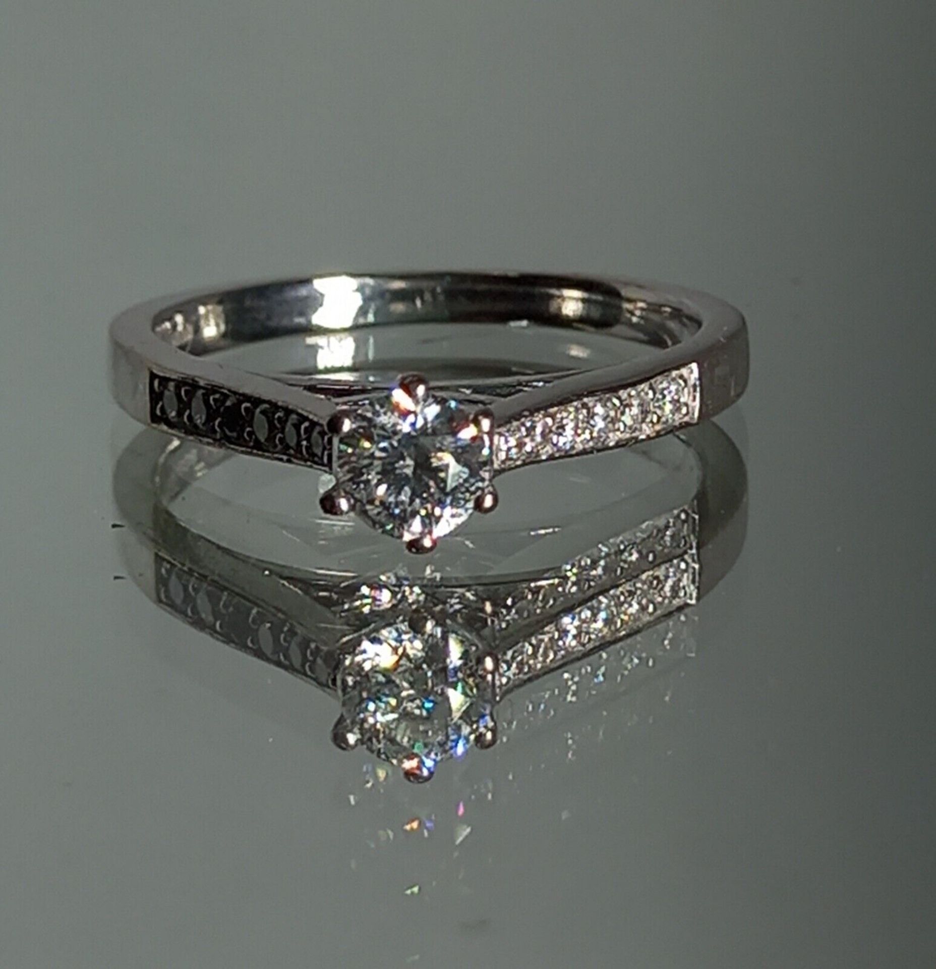 0.35CT DIAMOND ENGAGEMENT RING DIAMOND SHOULDERS IN GIFT BOX WITH VALUATION CERTIFICATE OF £1750 - Image 2 of 4