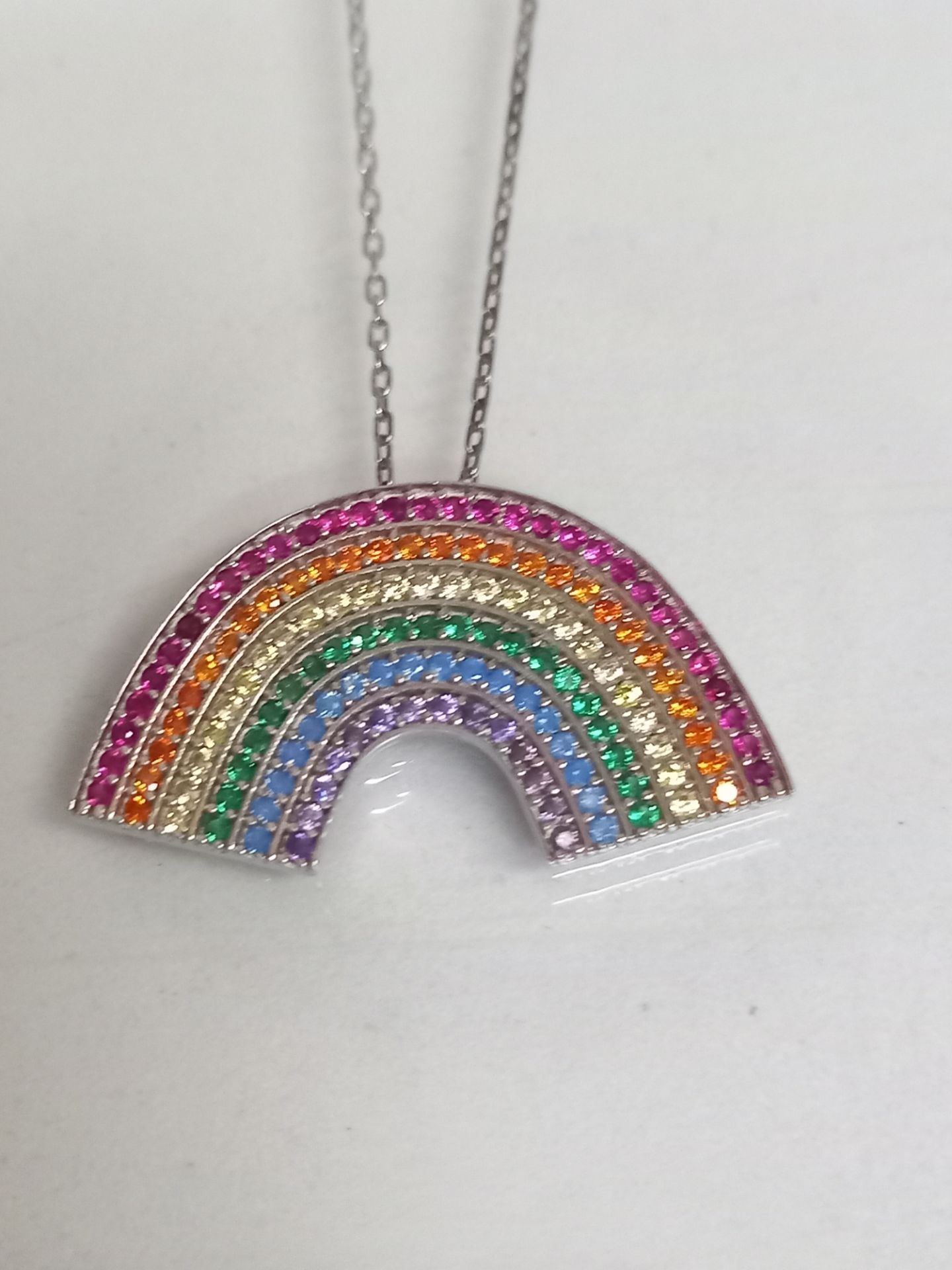 RAINBOW SILVER PENDANT &18" SILVER CHAIN - Image 2 of 4