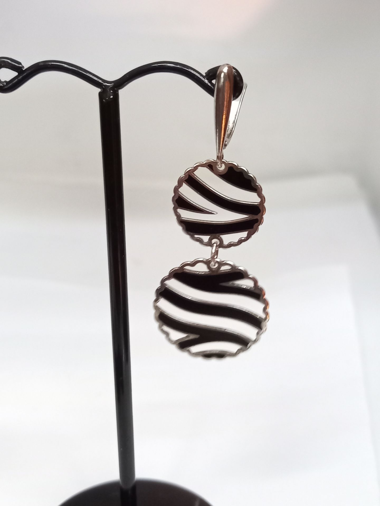 BLACK RETRO SILVER DANGLING EARRINGS - Image 3 of 5