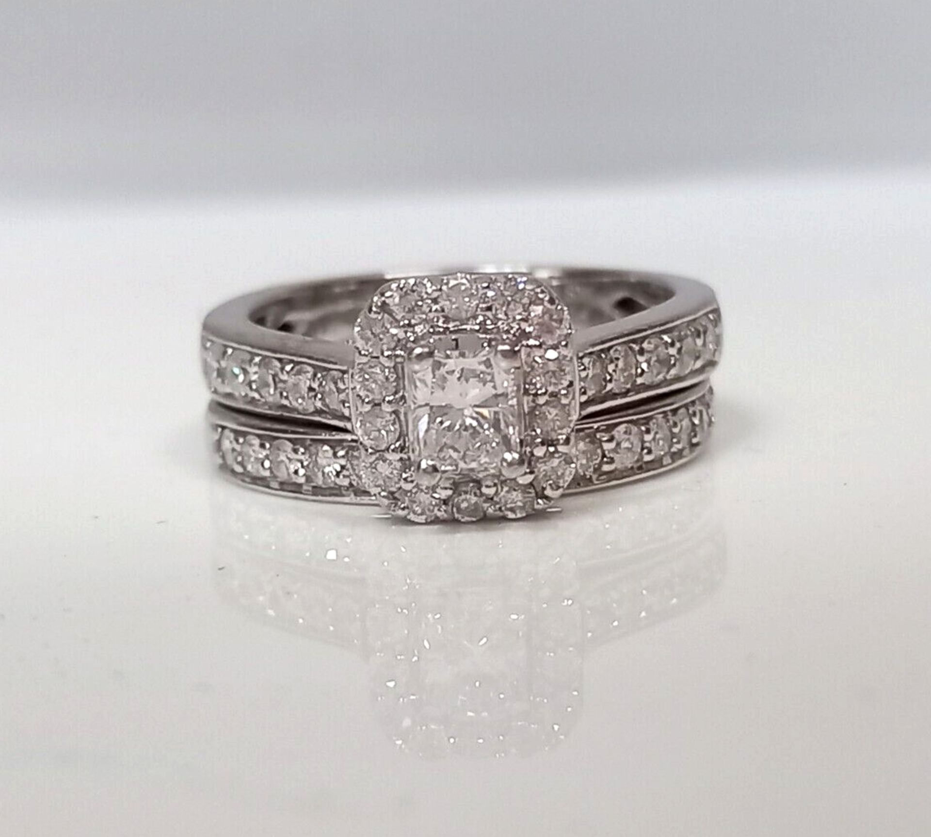 1CT SET PLAT ASSCHER CUT & ROUND DIAMOND ENGAGEMENT RING&WEDDING BAND+VALUATION CERTIFICATE £5850 - Image 3 of 4