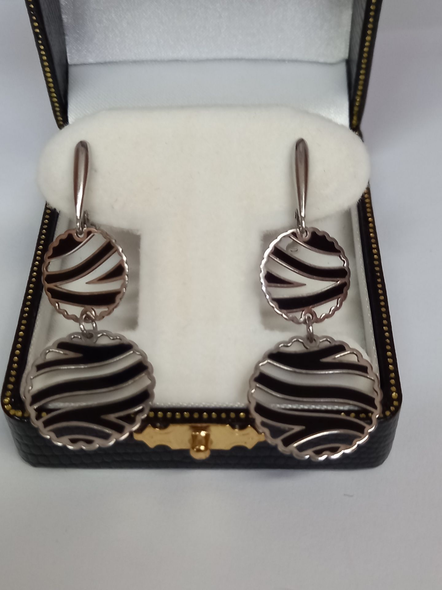 BLACK RETRO SILVER DANGLING EARRINGS - Image 2 of 5