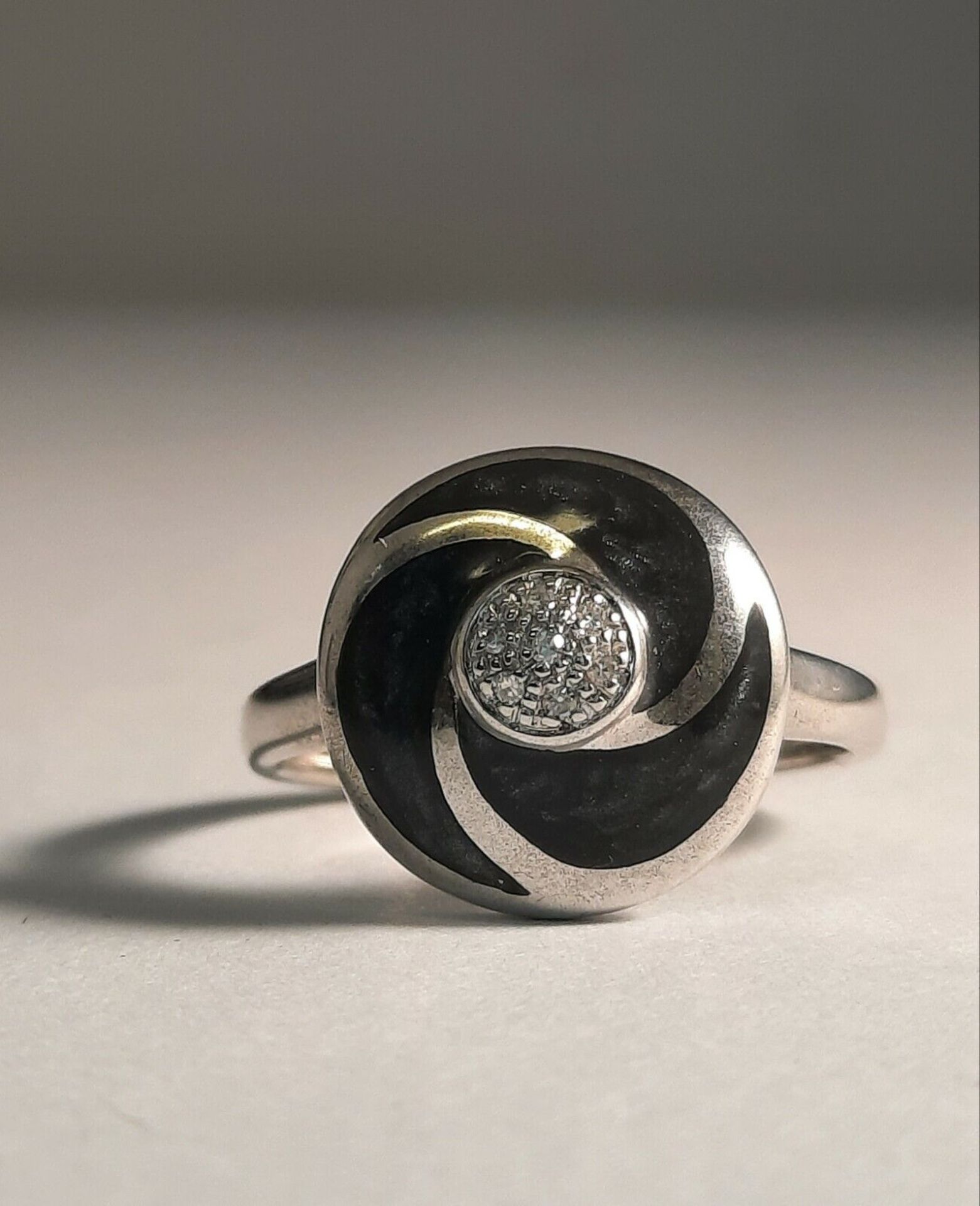 CERAMIC & 0.10CT DIAMONDS RING/GREY STIRLING SILVER - Image 3 of 6