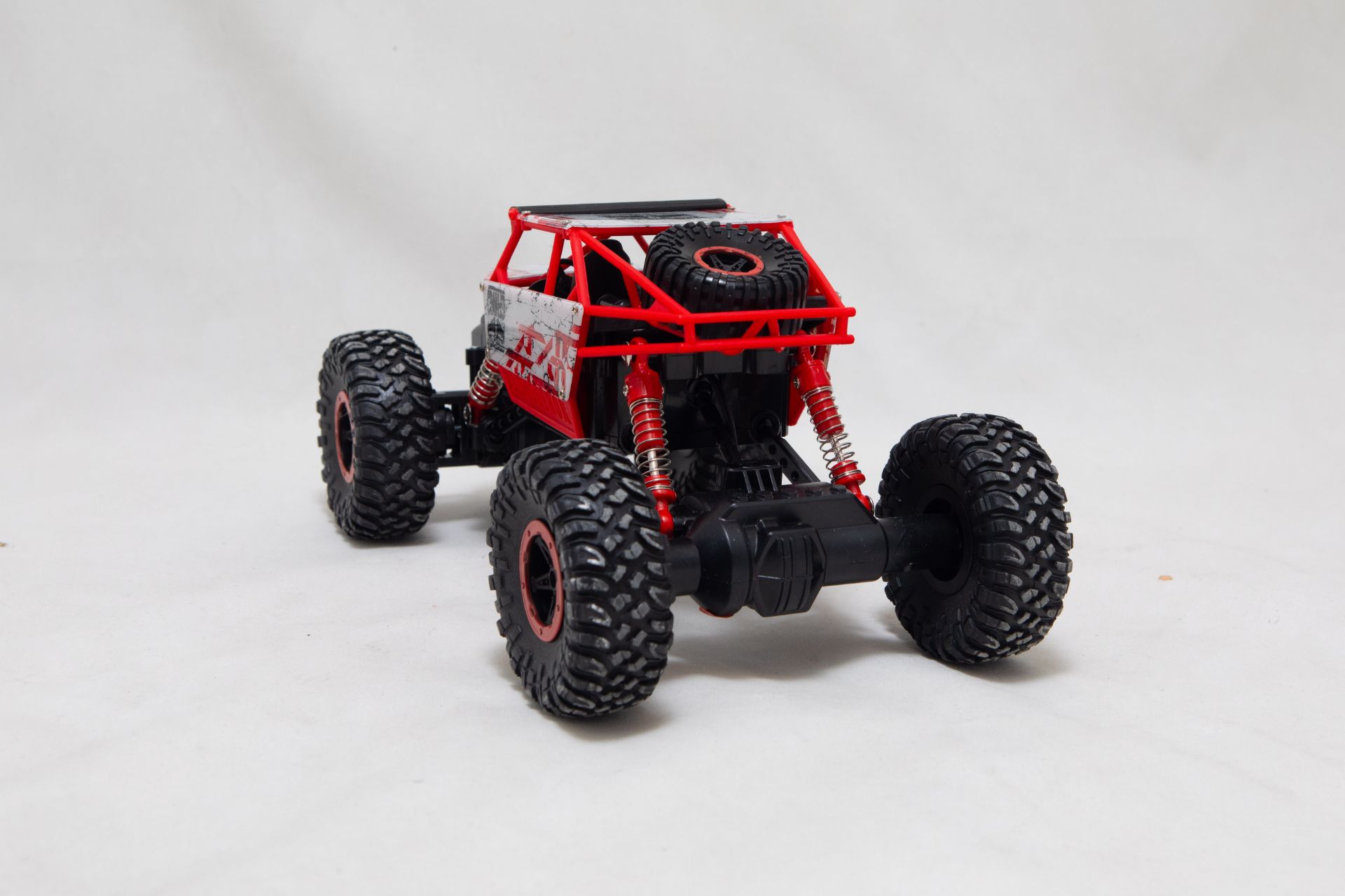 18 X ROCK CRAWLER - REMOTE CONTROL OFF ROAD TRUCK - Image 7 of 9