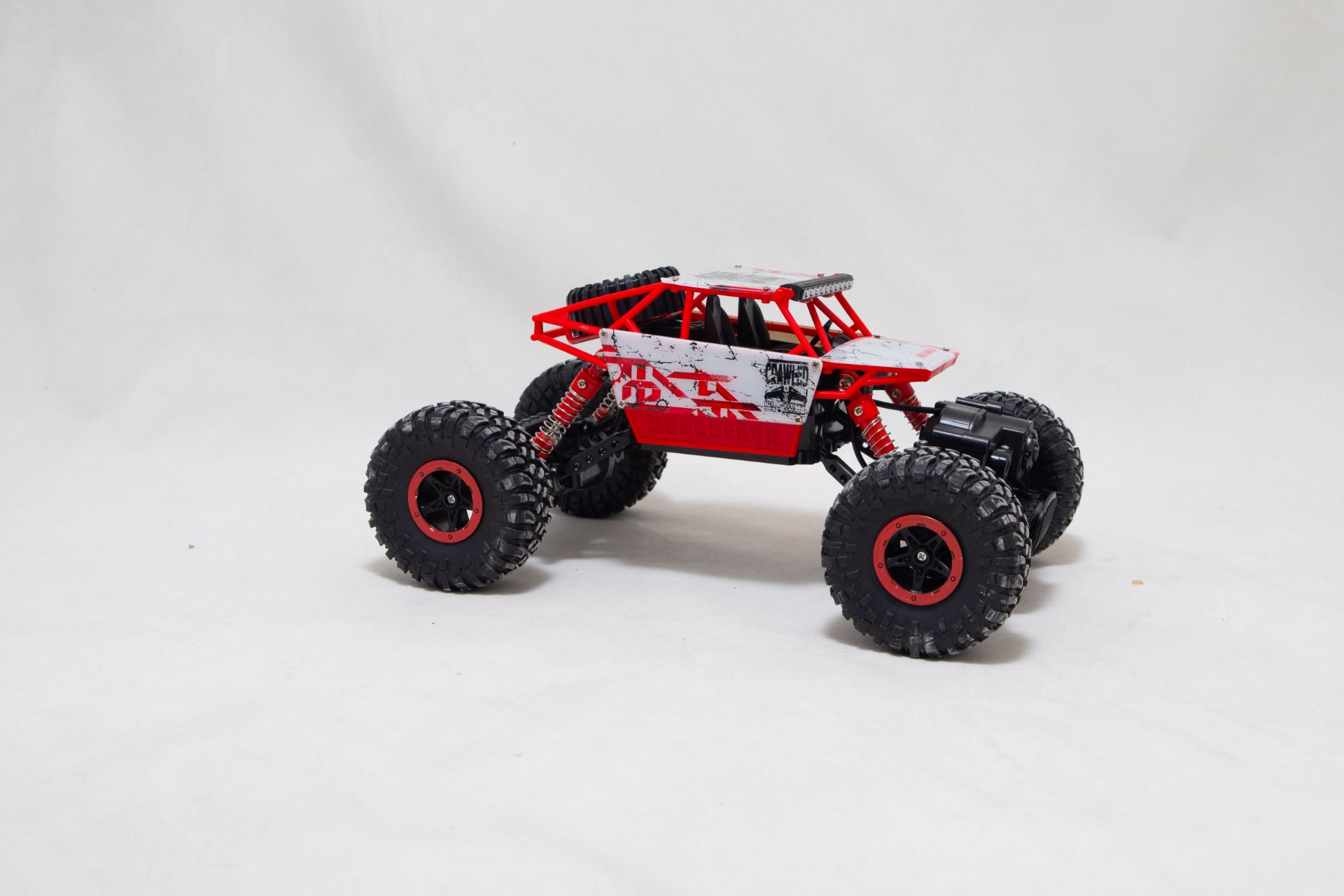 18 X ROCK CRAWLER - REMOTE CONTROL OFF ROAD TRUCK - Image 5 of 9